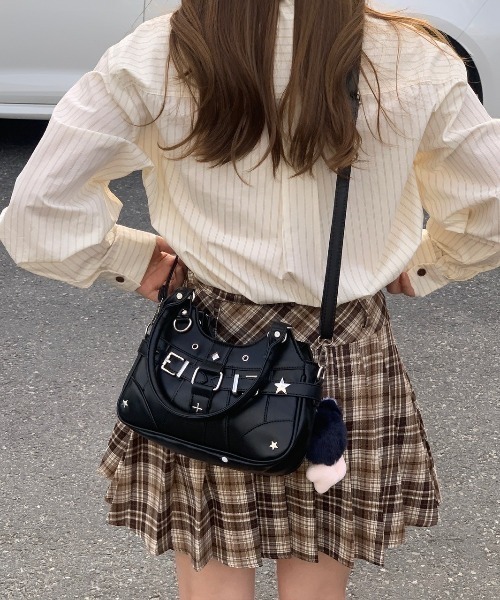 VIBGYOR（ヴィブジョー）の「【LAMPOON】2WAY痛バッグ（ショルダーバッグ・レディース・ブラック/シルバー・FREE）」の3枚目の写真