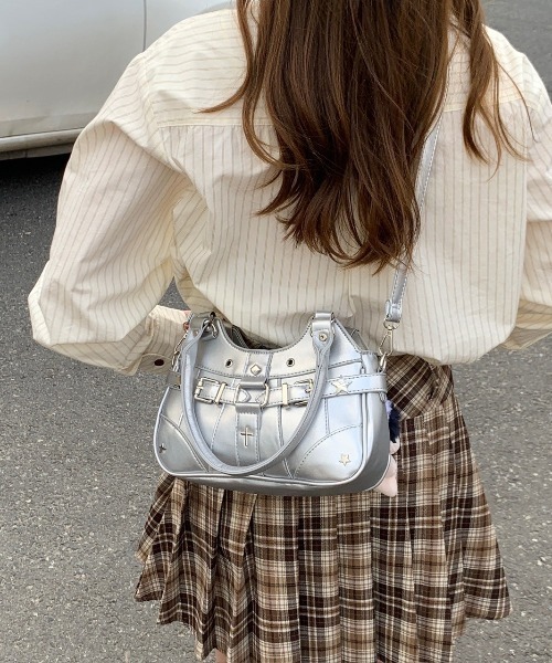 VIBGYOR（ヴィブジョー）の「【LAMPOON】2WAY痛バッグ（ショルダーバッグ・レディース・ブラック/シルバー・FREE）」の9枚目の写真