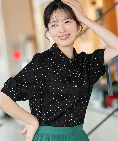 Tiaclasse(ティアクラッセ)の「【大きいサイズ】パフスリーブシャツブラウス(シャツ/ブラウス・レディース・サックスブルー/ブラック/ラベンダー/オフホワイト/グレイッシュベージュ/ブラック系その他・XXL/XL)」の3枚目の写真