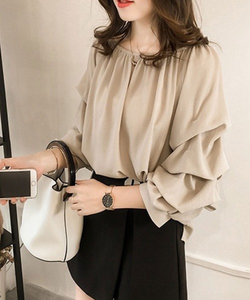 SallyLunn(サリーラン)の「タックオフショルダーブラウス(シャツ/ブラウス・レディース・ネイビー/ライトピンク/ライトベージュ・MEDIUM/LARGE)」の1枚目の写真