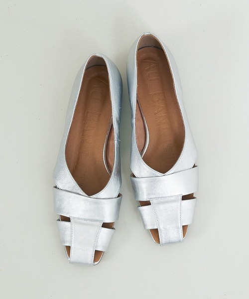 Au BANNISTER(オゥバニスター)の「グルカモチーフフラットパンプス(パンプス・レディース・ブラック/アイボリー/シルバー/ネイビー/ブラウン・38/39/35/36/37/34/40)」の5枚目の写真