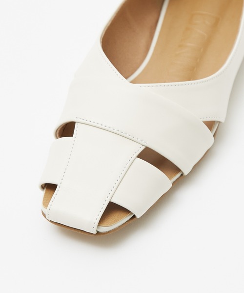 Au BANNISTER(オゥバニスター)の「グルカモチーフフラットパンプス(パンプス・レディース・ブラック/アイボリー/シルバー/ネイビー/ブラウン・38/39/35/36/37/34/40)」の20枚目の写真