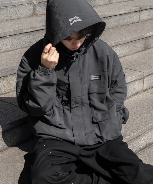 kutir(クティール)の「2WAY MULTIPOCKET MOUNTAIN PARKA/2wayマルチポケットマウンパ(ブルゾン・メンズ・ブラック/ネイビー/チャコールグレー/ライトグレー/グレイッシュベージュ・SMALL/MEDIUM/LARGE/X-LARGE)」の3枚目の写真
