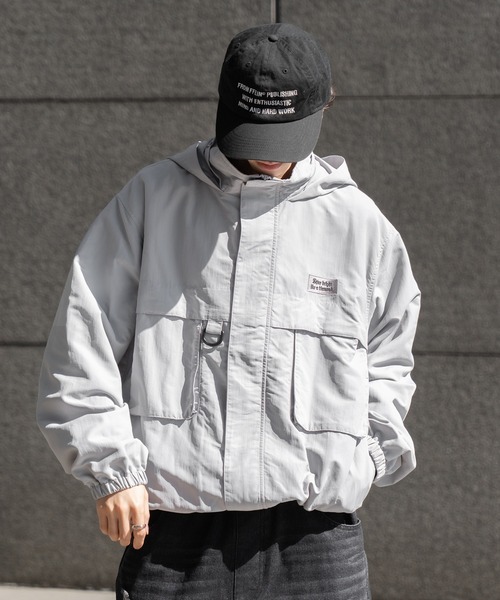 kutir(クティール)の「2WAY MULTIPOCKET MOUNTAIN PARKA/2wayマルチポケットマウンパ(ブルゾン・メンズ・ブラック/ネイビー/チャコールグレー/ライトグレー/グレイッシュベージュ・SMALL/MEDIUM/LARGE/X-LARGE)」の4枚目の写真