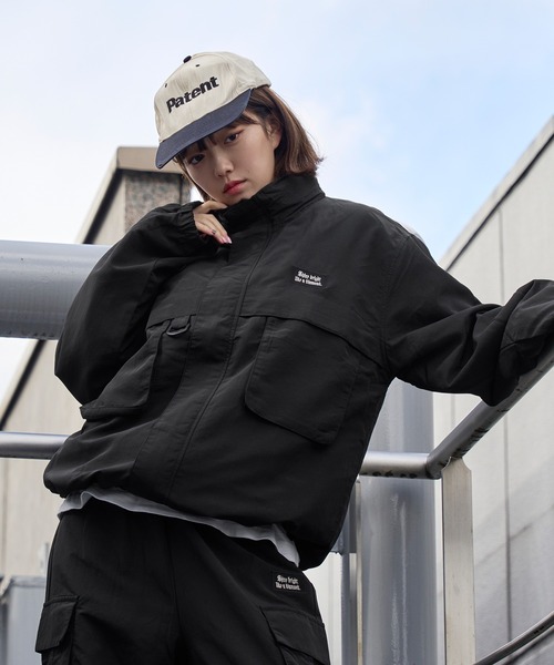 kutir(クティール)の「2WAY MULTIPOCKET MOUNTAIN PARKA/2wayマルチポケットマウンパ(ブルゾン・メンズ・ブラック/ネイビー/チャコールグレー/ライトグレー/グレイッシュベージュ・SMALL/MEDIUM/LARGE/X-LARGE)」の18枚目の写真