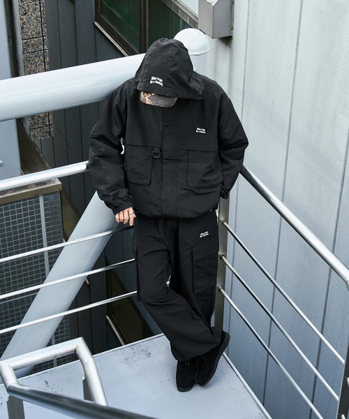 kutir(クティール)の「2WAY MULTIPOCKET MOUNTAIN PARKA/2wayマルチポケットマウンパ(ブルゾン・メンズ・ブラック/ネイビー/チャコールグレー/ライトグレー/グレイッシュベージュ・SMALL/MEDIUM/LARGE/X-LARGE)」の13枚目の写真