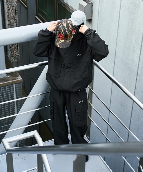 kutir(クティール)の「2WAY MULTIPOCKET MOUNTAIN PARKA/2wayマルチポケットマウンパ(ブルゾン・メンズ・ブラック/ネイビー/チャコールグレー/ライトグレー/グレイッシュベージュ・SMALL/MEDIUM/LARGE/X-LARGE)」の15枚目の写真