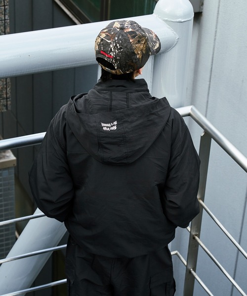 kutir(クティール)の「2WAY MULTIPOCKET MOUNTAIN PARKA/2wayマルチポケットマウンパ(ブルゾン・メンズ・ブラック/ネイビー/チャコールグレー/ライトグレー/グレイッシュベージュ・SMALL/MEDIUM/LARGE/X-LARGE)」の12枚目の写真