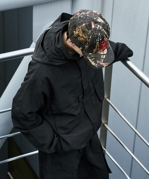 kutir(クティール)の「2WAY MULTIPOCKET MOUNTAIN PARKA/2wayマルチポケットマウンパ(ブルゾン・メンズ・ブラック/ネイビー/チャコールグレー/ライトグレー/グレイッシュベージュ・SMALL/MEDIUM/LARGE/X-LARGE)」の11枚目の写真