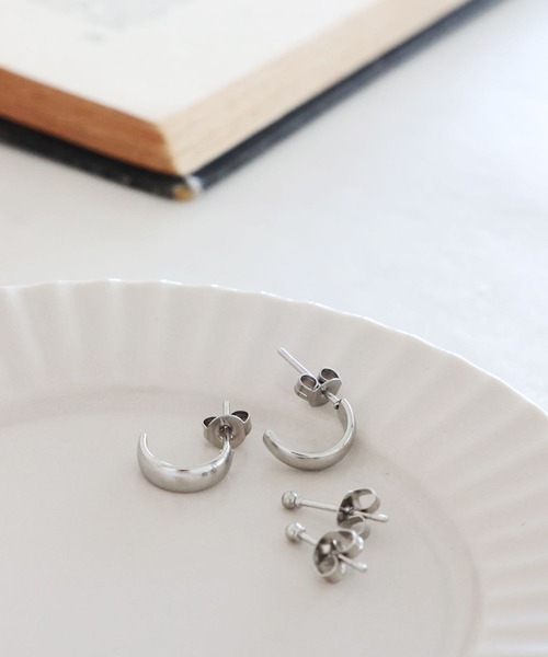 LEPSIM(レプシィム)の「ステンレス2Pセットピアス 303315(ピアス(両耳用)・レディース・シルバー/ゴールド・ONE SIZE)」の2枚目の写真