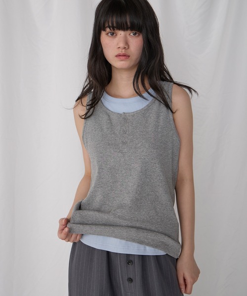 Unblend(アンブレンド)の「【Unblend】Unblend Basic 2セット ヘンリーデザイン&アメリカンスリーブ パック タンクトップ(タンクトップ・レディース・レッド系/グレー系/ネイビー系/グリーン系/ブラック系/ブラック系2/ブラウン系/グレー系1・FREE)」の4枚目の写真