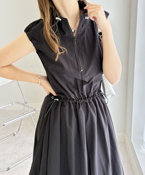 FIRST MOOD(ファーストムード)の「《FIRSTMOODコラボ》ハーフジップウエストドロストバルーンワンピース(ワンピース・レディース・ブラック/グレー・MEDIUM/LARGE)」の13枚目の写真