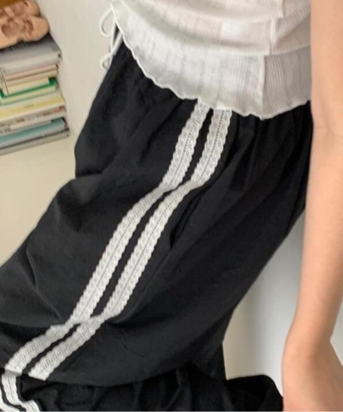 sorule(ソルレ)の「レースライントラックパンツ(その他パンツ・レディース・ブルー/ブラック・FREE)」の8枚目の写真