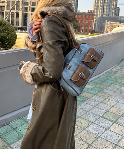 gossip！ロサンゼルス（ゴシップロサンゼルス）の「Y2K デニムパッチワークレトロ バックルデザインBAG / 500mlペットボトル収納可能（ボストンバッグ・レディース・ダークグレー/ライトグレー/インディゴブルー・FREE）」の3枚目の写真