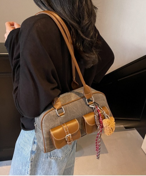 gossip！ロサンゼルス（ゴシップロサンゼルス）の「Y2K デニムパッチワークレトロ バックルデザインBAG / 500mlペットボトル収納可能（ボストンバッグ・レディース・ダークグレー/ライトグレー/インディゴブルー・FREE）」の8枚目の写真