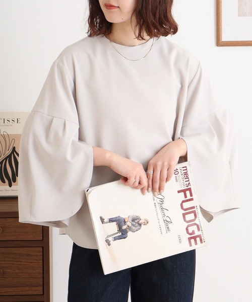 EGLANTINE(エグランティーヌ)の「EGLANTINE チューリップ袖 ダンボールプルオーバー バックジッパー 7分袖トップス(Tシャツ/カットソー・レディース・ブラック/サンドベージュ/キャメル・40)」の1枚目の写真