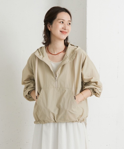 URBAN RESEARCH DOORS（アーバンリサーチドアーズ）の「撥水アノラックパーカー（パーカー・レディース・オフホワイト/ベージュ・MEDIUM）」の2枚目の写真