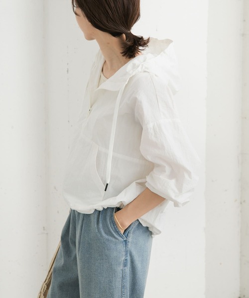 URBAN RESEARCH DOORS（アーバンリサーチドアーズ）の「撥水アノラックパーカー（パーカー・レディース・オフホワイト/ベージュ・MEDIUM）」の5枚目の写真