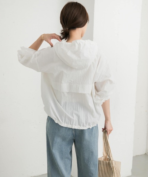 URBAN RESEARCH DOORS（アーバンリサーチドアーズ）の「撥水アノラックパーカー（パーカー・レディース・オフホワイト/ベージュ・MEDIUM）」の9枚目の写真