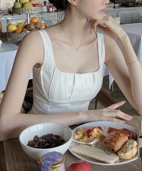 YUGA(ユーガ)の「YUGA_YGMC Square neck resort dress(ワンピース・レディース・ブラック/オフホワイト・M/S)」の4枚目の写真