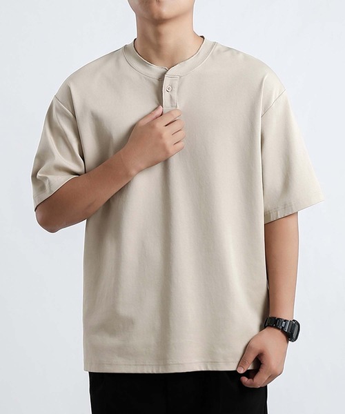 aimoha(アイモハ)の「aimoha men シンプルヘンリーネックシャツ (SS)(Tシャツ/カットソー・メンズ・ブラック/ベージュ・X-LARGE/XX-LARGE/XXX-LARGE/LARGE)」の1枚目の写真