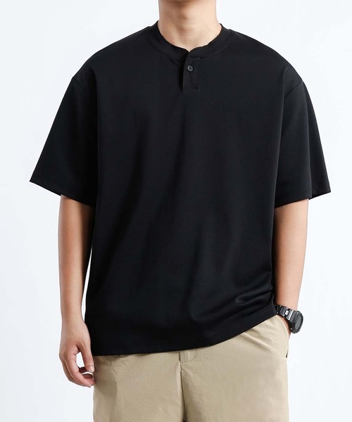 aimoha(アイモハ)の「aimoha men シンプルヘンリーネックシャツ (SS)(Tシャツ/カットソー・メンズ・ブラック/ベージュ・X-LARGE/XX-LARGE/XXX-LARGE/LARGE)」の2枚目の写真