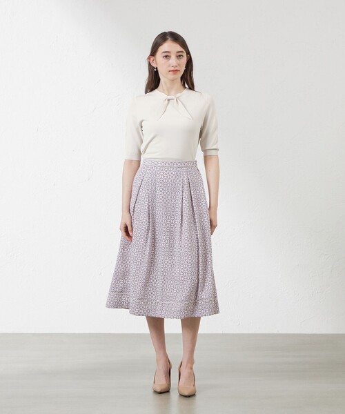 amaca（アマカ）の「ライトレーヨンストレッチリボンニットプルオーバー（ニット/セーター・レディース・ベージュ/ダークネイビー・40/38）」の4枚目の写真