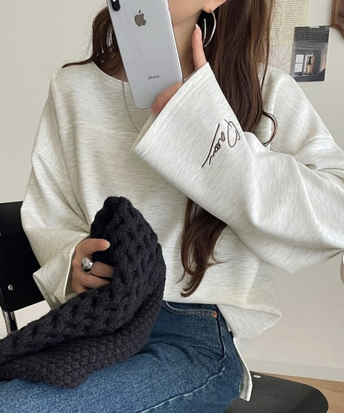 classicalelf(クラシカルエルフ)の「滑らか&艶やか。ダンボールボートネック袖刺繍ロンT(長袖)(Tシャツ/カットソー・レディース・チャコール/オートミール/ブラック/グレイッシュベージュ/ブルー/オフホワイト・LARGE/MEDIUM/SMALL/X-LARGE)」の11枚目の写真