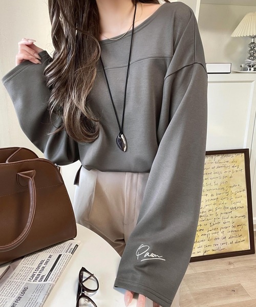 classicalelf(クラシカルエルフ)の「滑らか&艶やか。ダンボールボートネック袖刺繍ロンT(長袖)(Tシャツ/カットソー・レディース・チャコール/オートミール/ブラック/グレイッシュベージュ/ブルー/オフホワイト・LARGE/MEDIUM/SMALL/X-LARGE)」の9枚目の写真