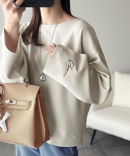 classicalelf(クラシカルエルフ)の「滑らか&艶やか。ダンボールボートネック袖刺繍ロンT(長袖)(Tシャツ/カットソー・レディース・チャコール/オートミール/ブラック/グレイッシュベージュ/ブルー/オフホワイト・LARGE/MEDIUM/SMALL/X-LARGE)」の12枚目の写真