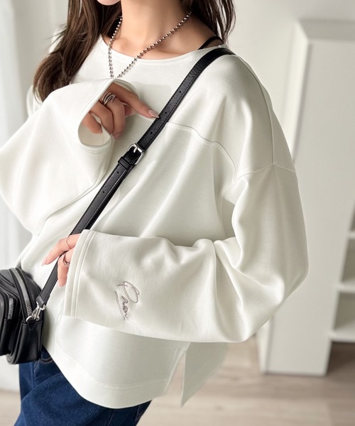classicalelf(クラシカルエルフ)の「滑らか&艶やか。ダンボールボートネック袖刺繍ロンT(長袖)(Tシャツ/カットソー・レディース・チャコール/オートミール/ブラック/グレイッシュベージュ/ブルー/オフホワイト・LARGE/MEDIUM/SMALL/X-LARGE)」の17枚目の写真