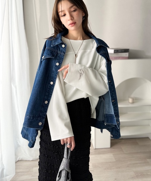 classicalelf(クラシカルエルフ)の「滑らか&艶やか。ダンボールボートネック袖刺繍ロンT(長袖)(Tシャツ/カットソー・レディース・チャコール/オートミール/ブラック/グレイッシュベージュ/ブルー/オフホワイト・LARGE/MEDIUM/SMALL/X-LARGE)」の15枚目の写真