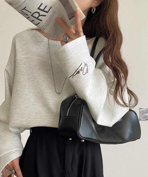 classicalelf(クラシカルエルフ)の「滑らか&艶やか。ダンボールボートネック袖刺繍ロンT(長袖)(Tシャツ/カットソー・レディース・チャコール/オートミール/ブラック/グレイッシュベージュ/ブルー/オフホワイト・LARGE/MEDIUM/SMALL/X-LARGE)」の22枚目の写真