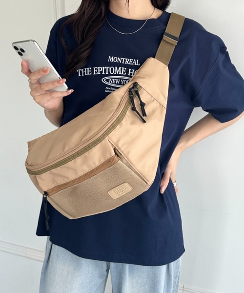 wears(ウェアーズ)の「【ユニセックス】ミディアムサイズボディバッグ(ボディバッグ/ウエストポーチ・レディース・ベージュ/ブラック・FREE)」の2枚目の写真