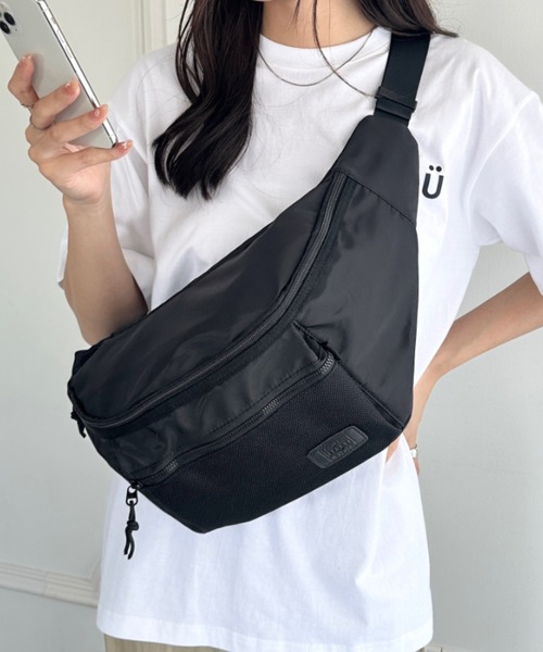 wears(ウェアーズ)の「【ユニセックス】ミディアムサイズボディバッグ(ボディバッグ/ウエストポーチ・レディース・ベージュ/ブラック・FREE)」の1枚目の写真