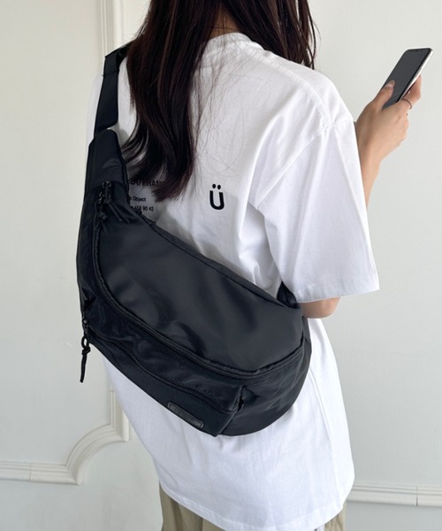 wears(ウェアーズ)の「【ユニセックス】ミディアムサイズボディバッグ(ボディバッグ/ウエストポーチ・レディース・ベージュ/ブラック・FREE)」の11枚目の写真