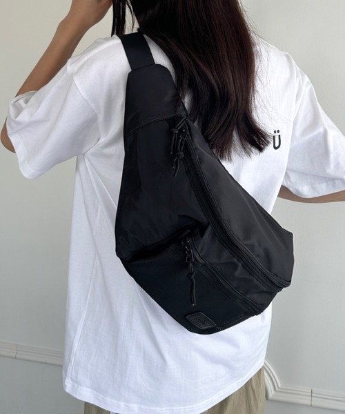 wears(ウェアーズ)の「【ユニセックス】ミディアムサイズボディバッグ(ボディバッグ/ウエストポーチ・レディース・ベージュ/ブラック・FREE)」の12枚目の写真