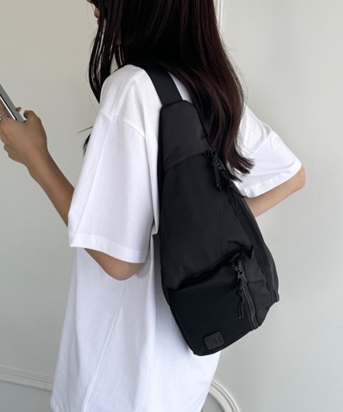 wears(ウェアーズ)の「【ユニセックス】ミディアムサイズボディバッグ(ボディバッグ/ウエストポーチ・レディース・ベージュ/ブラック・FREE)」の13枚目の写真