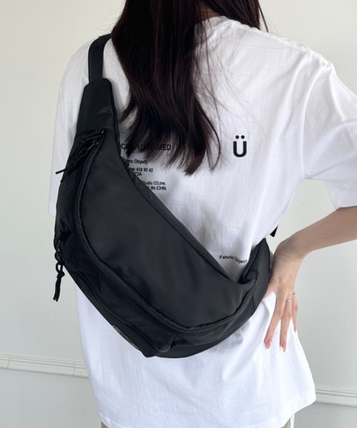 wears(ウェアーズ)の「【ユニセックス】ミディアムサイズボディバッグ(ボディバッグ/ウエストポーチ・レディース・ベージュ/ブラック・FREE)」の8枚目の写真