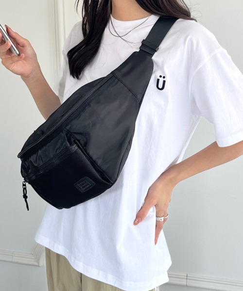 wears(ウェアーズ)の「【ユニセックス】ミディアムサイズボディバッグ(ボディバッグ/ウエストポーチ・レディース・ベージュ/ブラック・FREE)」の9枚目の写真