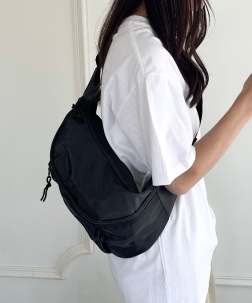 wears(ウェアーズ)の「【ユニセックス】ミディアムサイズボディバッグ(ボディバッグ/ウエストポーチ・レディース・ベージュ/ブラック・FREE)」の14枚目の写真