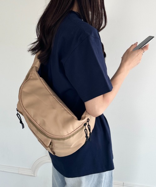 wears(ウェアーズ)の「【ユニセックス】ミディアムサイズボディバッグ(ボディバッグ/ウエストポーチ・レディース・ベージュ/ブラック・FREE)」の19枚目の写真