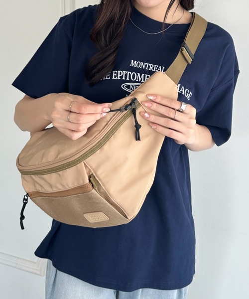 wears(ウェアーズ)の「【ユニセックス】ミディアムサイズボディバッグ(ボディバッグ/ウエストポーチ・レディース・ベージュ/ブラック・FREE)」の20枚目の写真