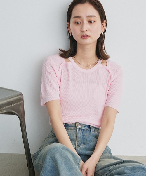 ad thie(アドティエ)の「ショルダースリット デザインニット(ニット/セーター・レディース・ブラック/ブルー/イエロー/ピンク・FREE)」の4枚目の写真