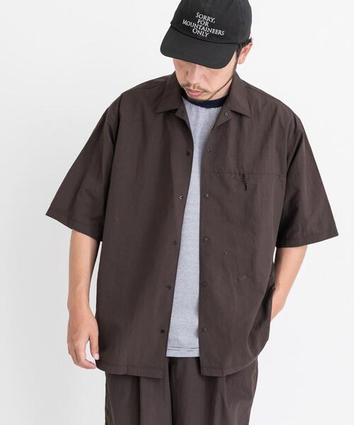 EKAL（エカル）の「『撥水/接触冷感/UR TECH』ナイロンタッサーボックスショートスリーブシャツ（シャツ/ブラウス・メンズ・ネイビー/ブラウン/グレー・MEDIUM/LARGE）」の16枚目の写真