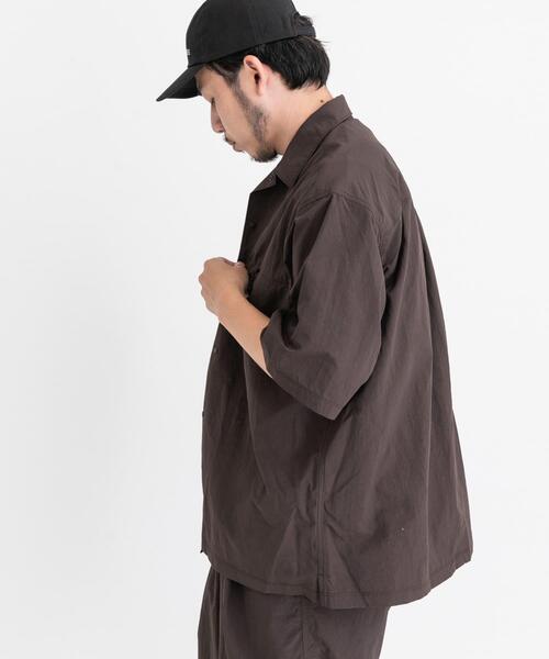 EKAL（エカル）の「『撥水/接触冷感/UR TECH』ナイロンタッサーボックスショートスリーブシャツ（シャツ/ブラウス・メンズ・ネイビー/ブラウン/グレー・MEDIUM/LARGE）」の14枚目の写真