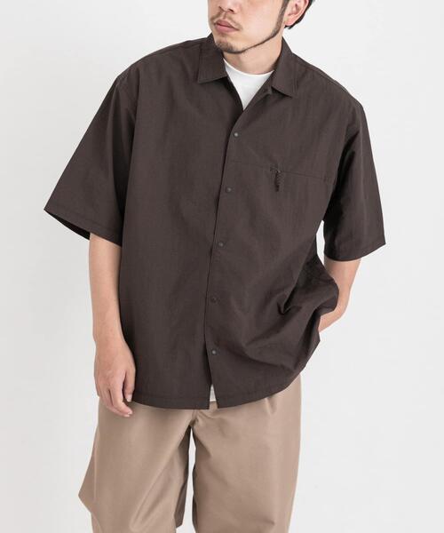 EKAL（エカル）の「『撥水/接触冷感/UR TECH』ナイロンタッサーボックスショートスリーブシャツ（シャツ/ブラウス・メンズ・ネイビー/ブラウン/グレー・MEDIUM/LARGE）」の11枚目の写真