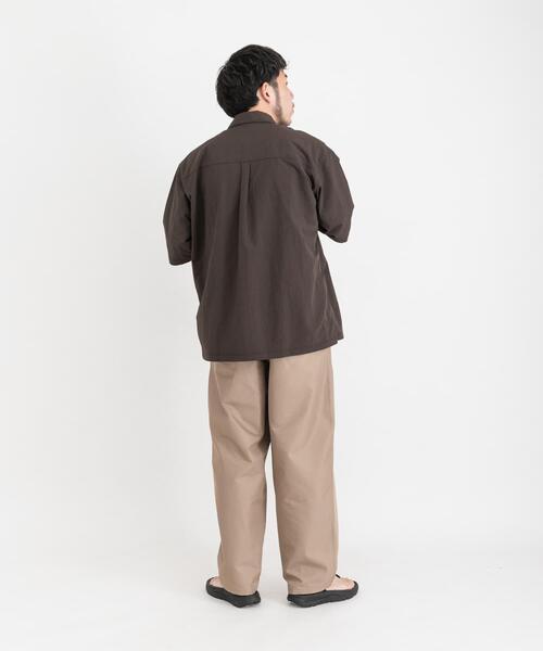 EKAL（エカル）の「『撥水/接触冷感/UR TECH』ナイロンタッサーボックスショートスリーブシャツ（シャツ/ブラウス・メンズ・ネイビー/ブラウン/グレー・MEDIUM/LARGE）」の6枚目の写真