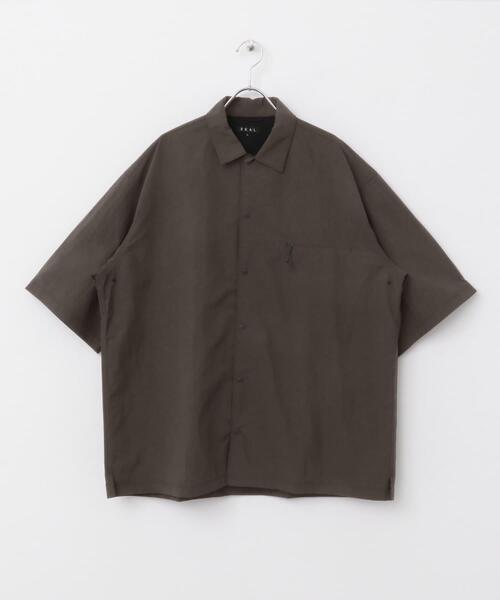 EKAL（エカル）の「『撥水/接触冷感/UR TECH』ナイロンタッサーボックスショートスリーブシャツ（シャツ/ブラウス・メンズ・ネイビー/ブラウン/グレー・MEDIUM/LARGE）」の5枚目の写真