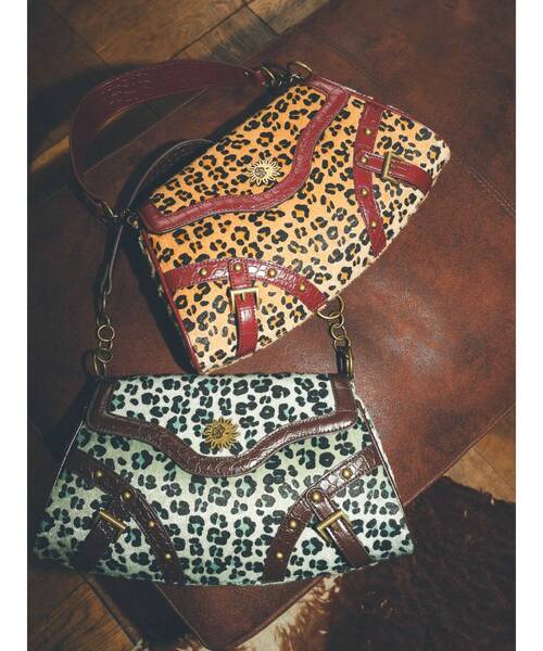 EVRIS(エヴリス)の「スタッズモチーフアニマルハンドBAG(ハンドバッグ・レディース・ブラック/ブルー/ベージュ・FREE)」の20枚目の写真